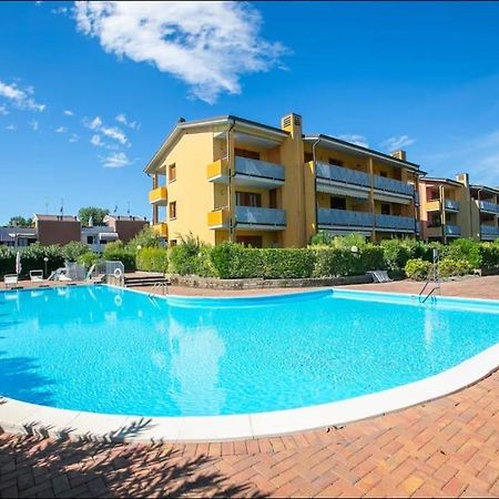 Garden Residence Appartamento Con Terrazzo E Piscina Desenzano del Garda Eksteriør billede