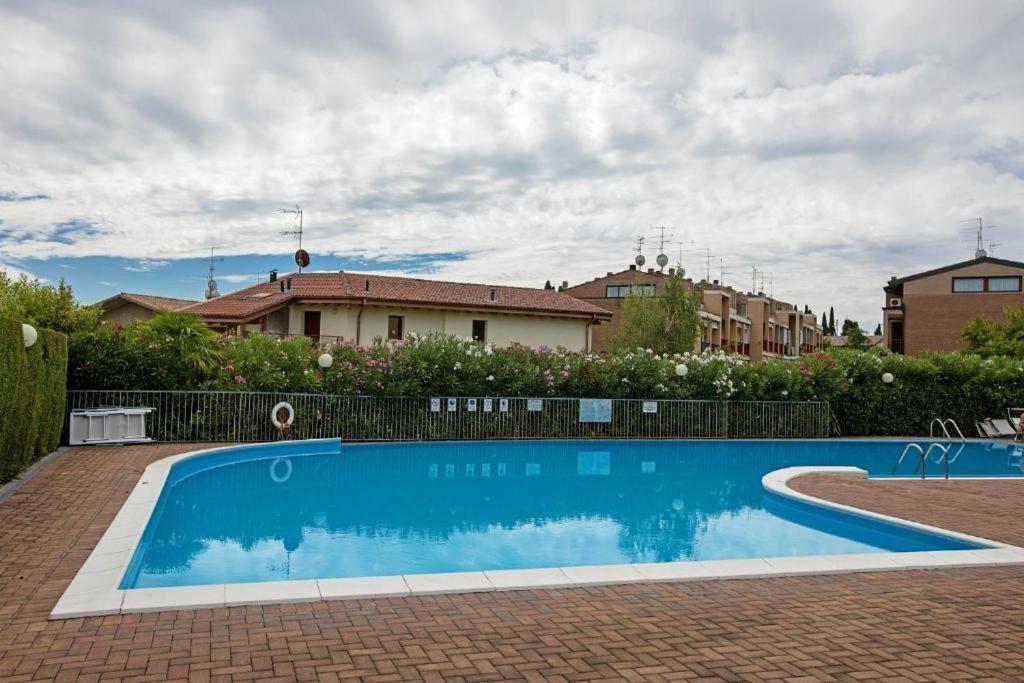 Garden Residence Appartamento Con Terrazzo E Piscina Desenzano del Garda Eksteriør billede