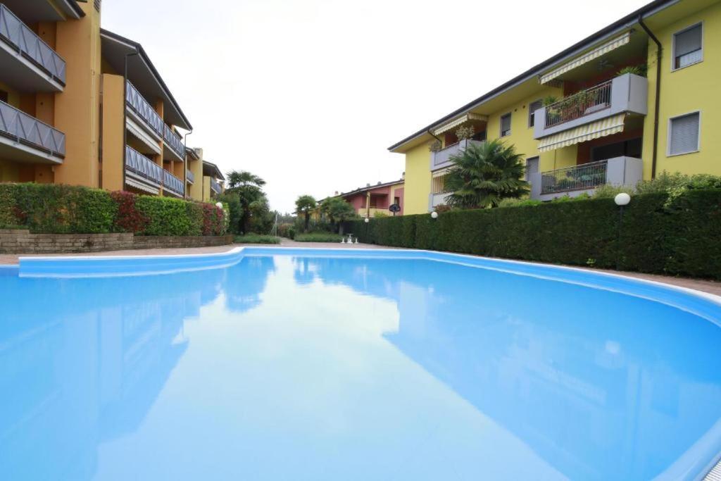Garden Residence Appartamento Con Terrazzo E Piscina Desenzano del Garda Eksteriør billede