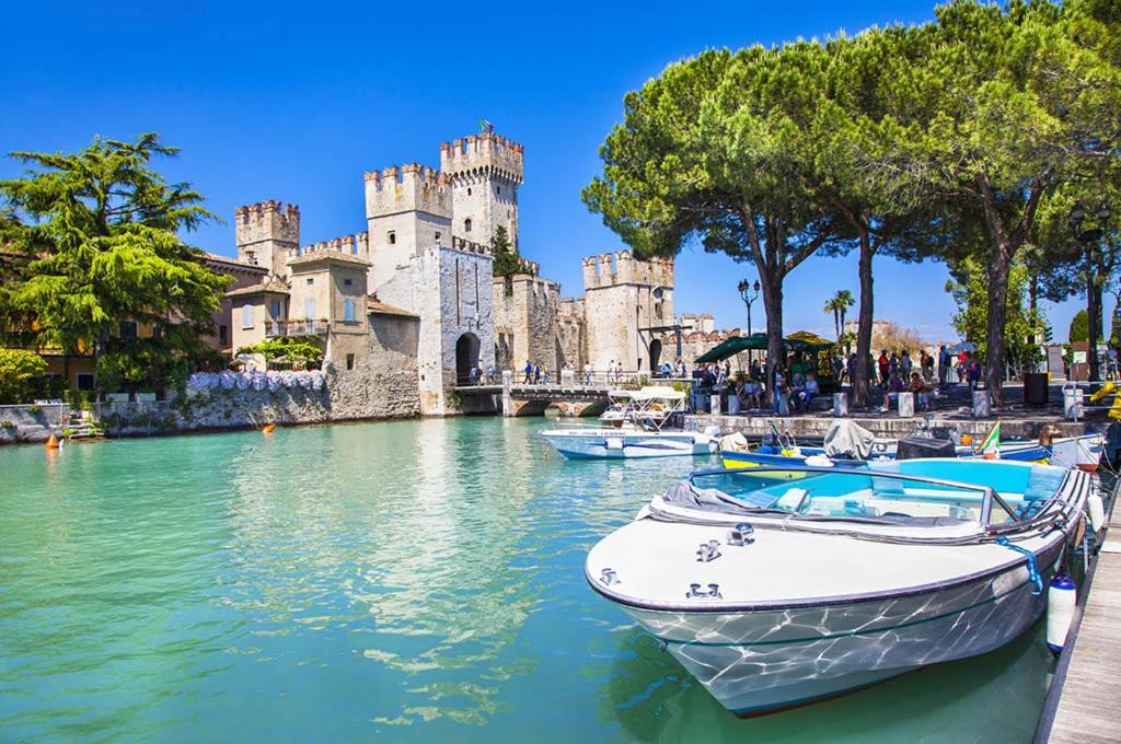 Garden Residence Appartamento Con Terrazzo E Piscina Desenzano del Garda Eksteriør billede