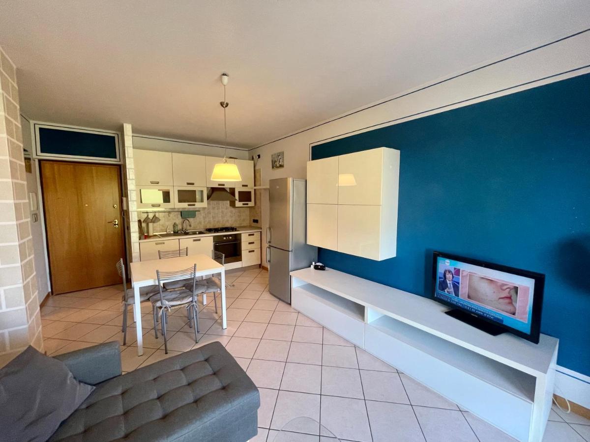 Garden Residence Appartamento Con Terrazzo E Piscina Desenzano del Garda Eksteriør billede