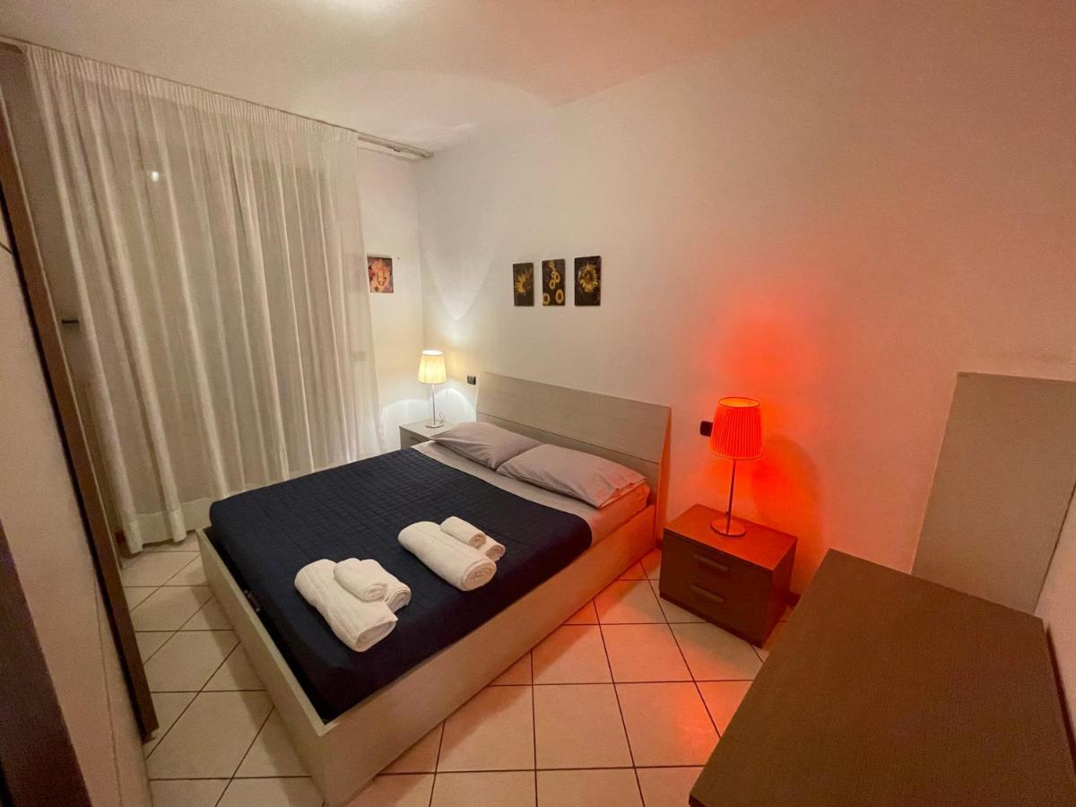 Garden Residence Appartamento Con Terrazzo E Piscina Desenzano del Garda Eksteriør billede