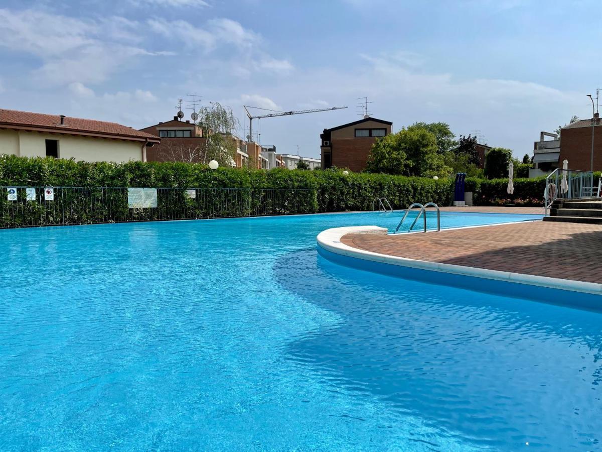 Garden Residence Appartamento Con Terrazzo E Piscina Desenzano del Garda Eksteriør billede